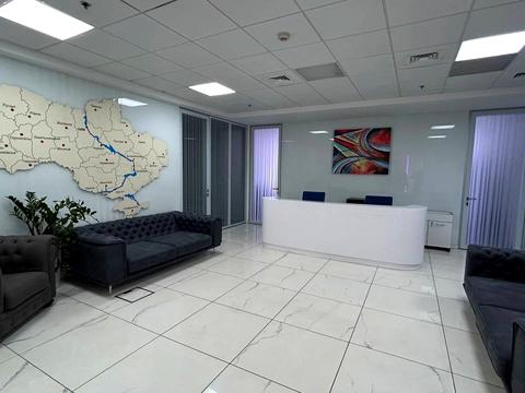 комерційна за адресою Спортивна пл., 1