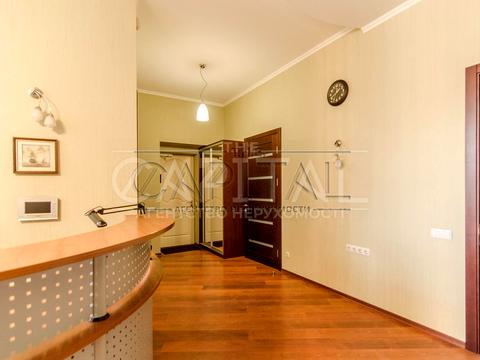 комерційна за адресою Шовковична вул., 21