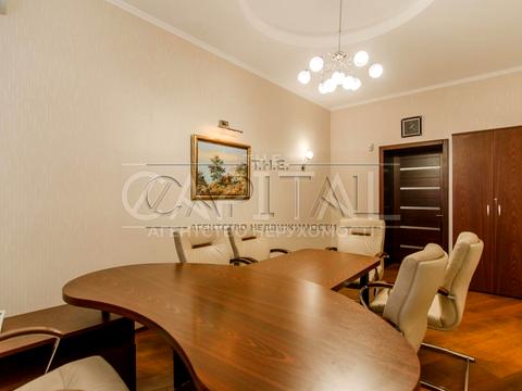 комерційна за адресою Шовковична вул., 21