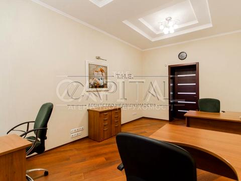 комерційна за адресою Шовковична вул., 21