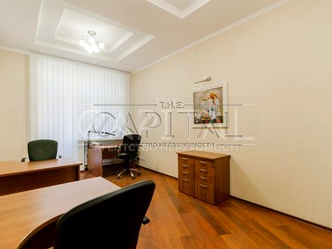 комерційна за адресою Шовковична вул., 21