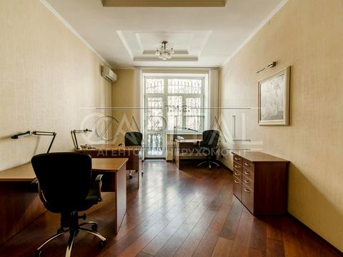 комерційна за адресою Шовковична вул., 21