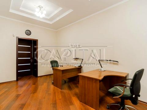 комерційна за адресою Шовковична вул., 21