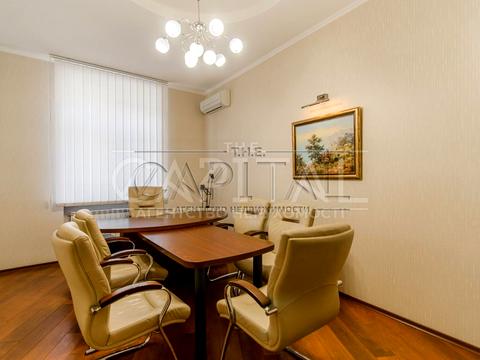 комерційна за адресою Шовковична вул., 21