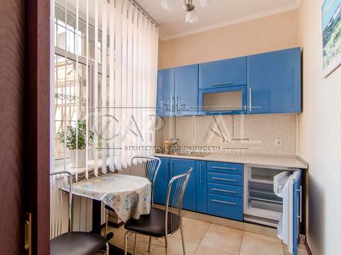 комерційна за адресою Шовковична вул., 21