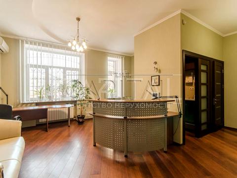 комерційна за адресою Шовковична вул., 21