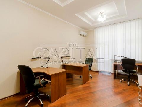 комерційна за адресою Шовковична вул., 21