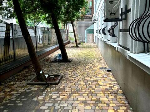 коммерческая по адресу Саксаганского ул., 111А