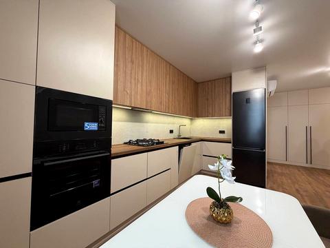 квартира за адресою Степана Бандери вул., 77-Б