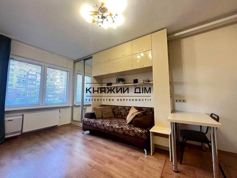 квартира за адресою Софії Русової вул., 3