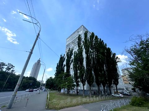 комерційна за адресою Солом'янська вул., 5