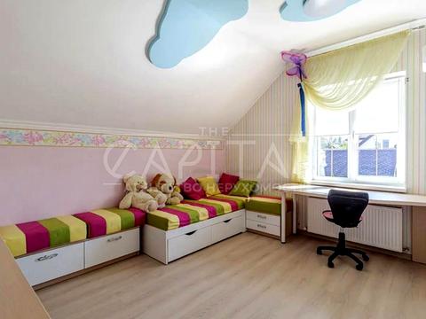 будинок за адресою космонавтів, 32