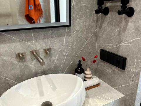 квартира по адресу Салютная ул., (Будинок 02301-02303)