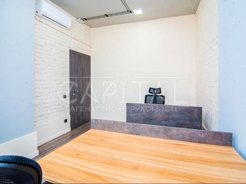 комерційна за адресою Джона Маккейна вул. (Івана Кудрі), 26