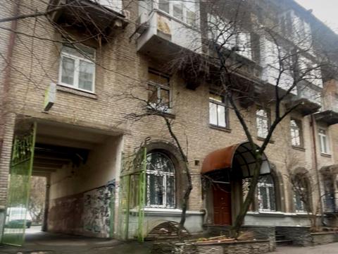 комерційна за адресою Варязький пров., 8