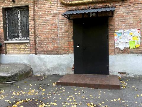 комерційна за адресою Варязький пров., 8