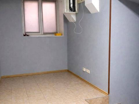 комерційна за адресою Варязький пров., 8