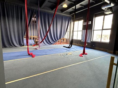 комерційна за адресою Героїв УПА вул., (Будинок)