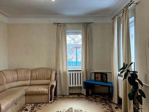 будинок за адресою Квітнева