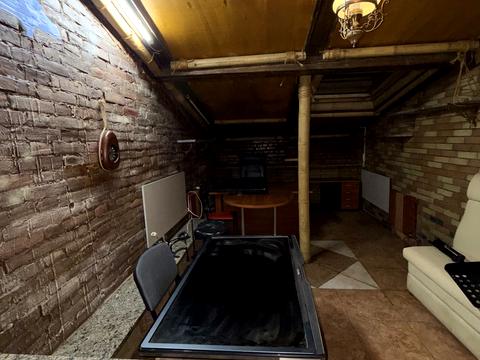 комерційна за адресою Харківська вул., 3