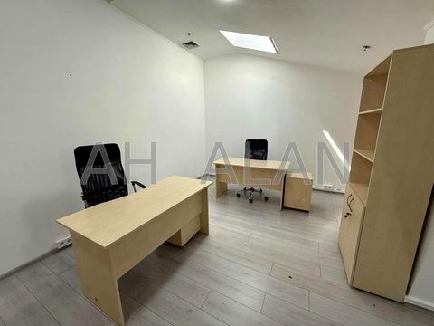 комерційна за адресою Басейна вул., 2а