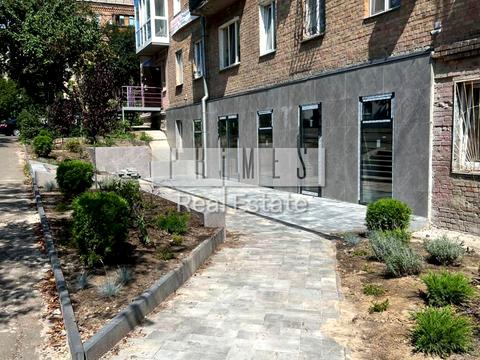 комерційна за адресою Джона Маккейна вул. (Івана Кудрі), 28