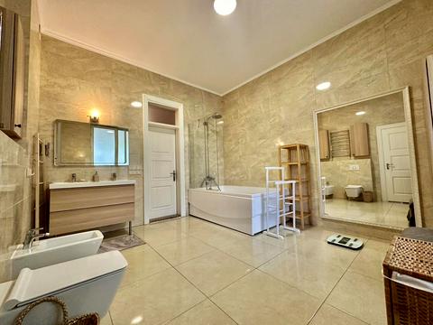 квартира за адресою Михайла Грушевського вул., 12