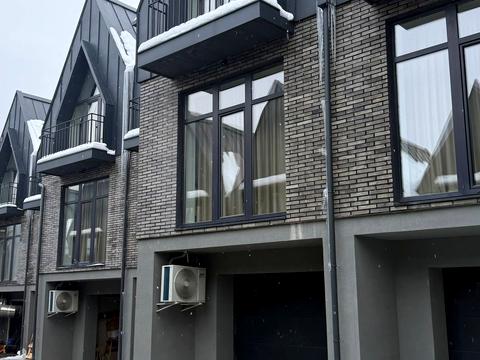 комерційна за адресою урочище Вишні вул., (Будинок)