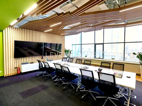 комерційна за адресою Жилянська вул., 60