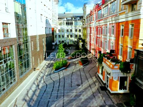 комерційна за адресою Жилянська вул., 60