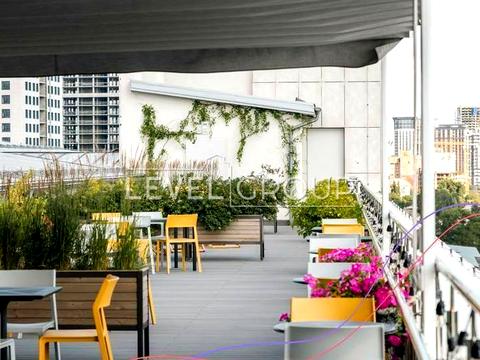 комерційна за адресою Жилянська вул., 60