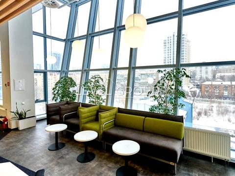 комерційна за адресою Жилянська вул., 60