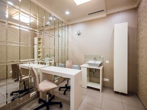 комерційна за адресою Володимира Івасюка просп. (Героїв Сталінграду), 4