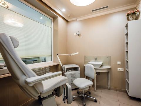 комерційна за адресою Володимира Івасюка просп. (Героїв Сталінграду), 4