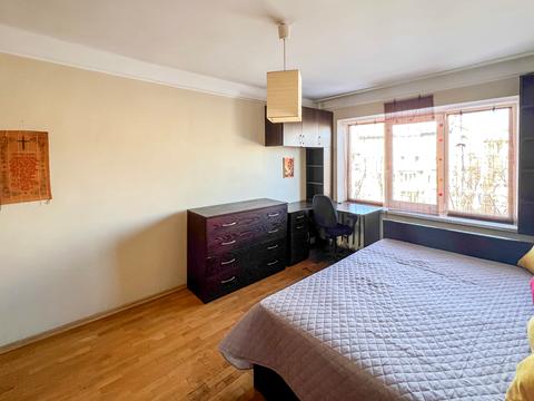 квартира по адресу Строителей ул., 11