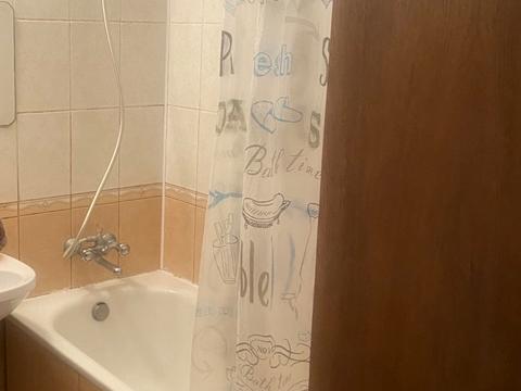 квартира по адресу Строителей ул., 11