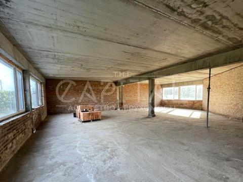 комерційна за адресою Кругликова вул., 15