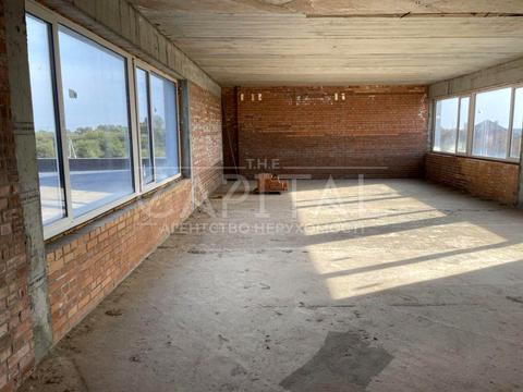 комерційна за адресою Кругликова вул., 15