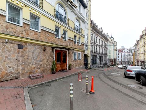комерційна за адресою Воздвиженська вул., 58