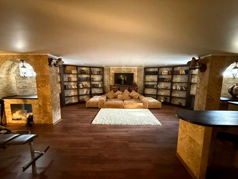 будинок за адресою Молодіжна