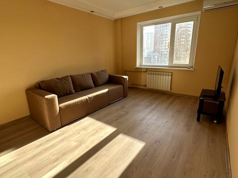 квартира за адресою Анни Ахматової вул., 15