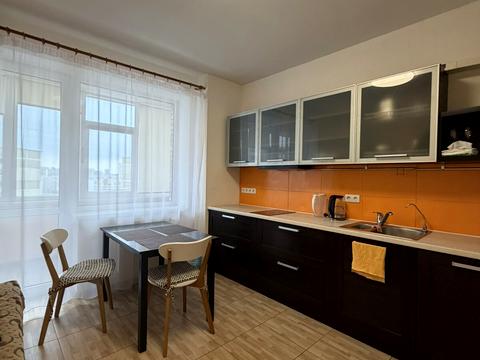 квартира за адресою Ревуцького вул., 9