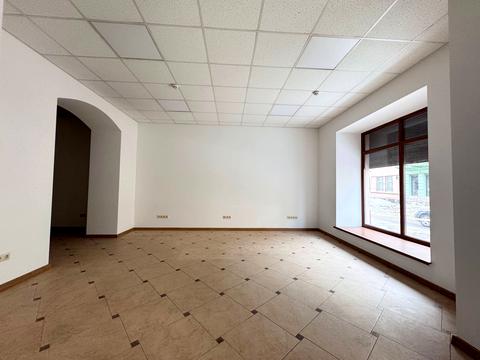 комерційна за адресою Героїв УПА вул., 3