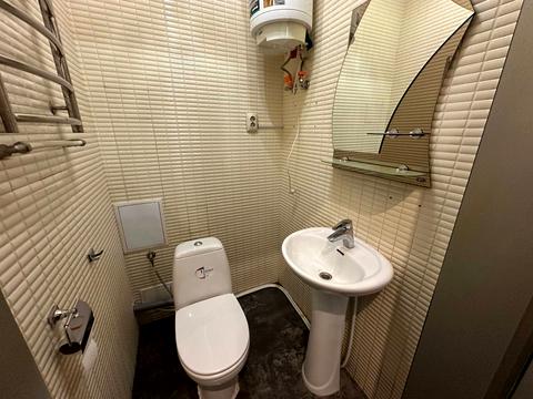 комерційна за адресою Волі просп., 10