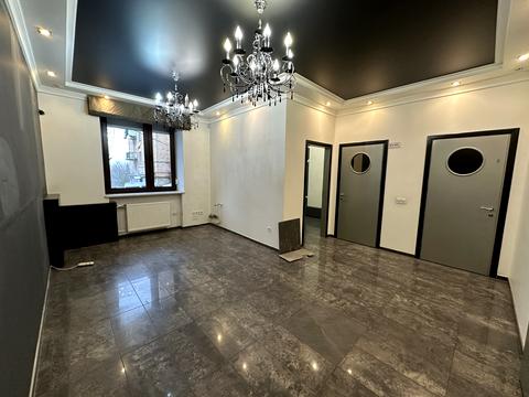 комерційна за адресою Волі просп., 10