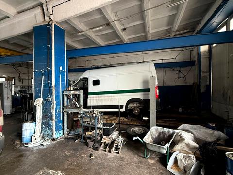 комерційна за адресою Польова вул., 10В