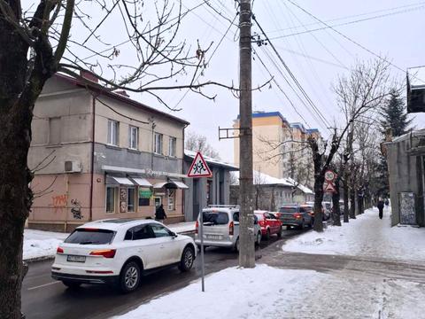 комерційна за адресою Вовчинецька вул., 115