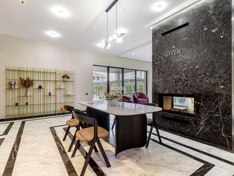 будинок за адресою Набережна вул.