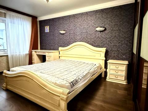 квартира за адресою Космічна вул., 5