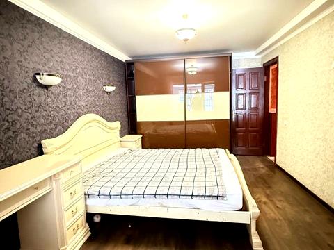 квартира за адресою Космічна вул., 5